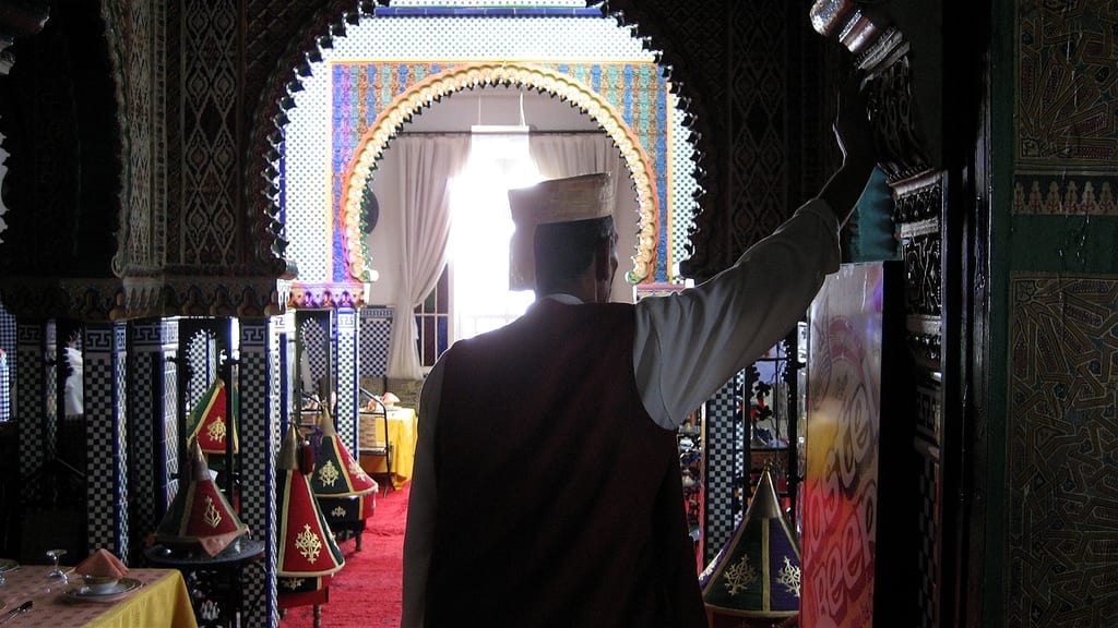 Restaurant tangérois vide pendant Ramadan