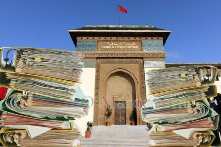 Des dossiers empilés devant le tribunal de première instance de Casablanca
