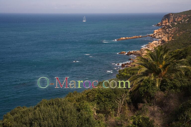 La rencontre de l'Atlantique et de la Méditerranée des hauteurs de Spartel