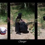 Une femme vêtue de noir charge dans un drap un lourd paquet de linge propre