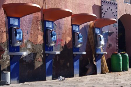 Cabines telephoniques publiques