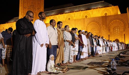 Tarawih devant la Mosquee Hassan II