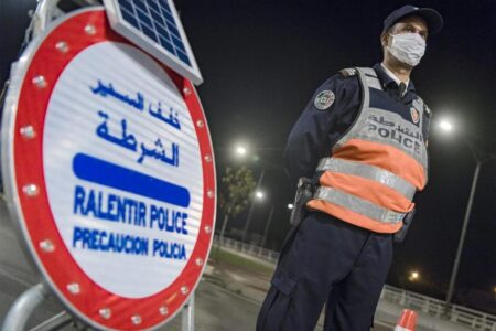 Police marocaine à un barrage routier