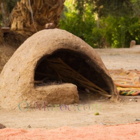 Le four traditionnel en terre dans les jardins de la kasbah