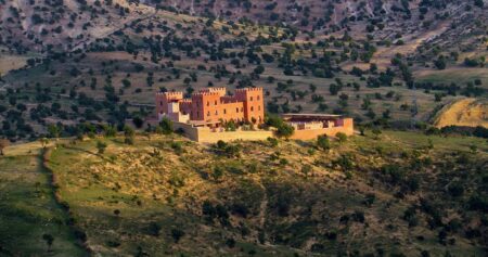 Kasbah atlas de loin