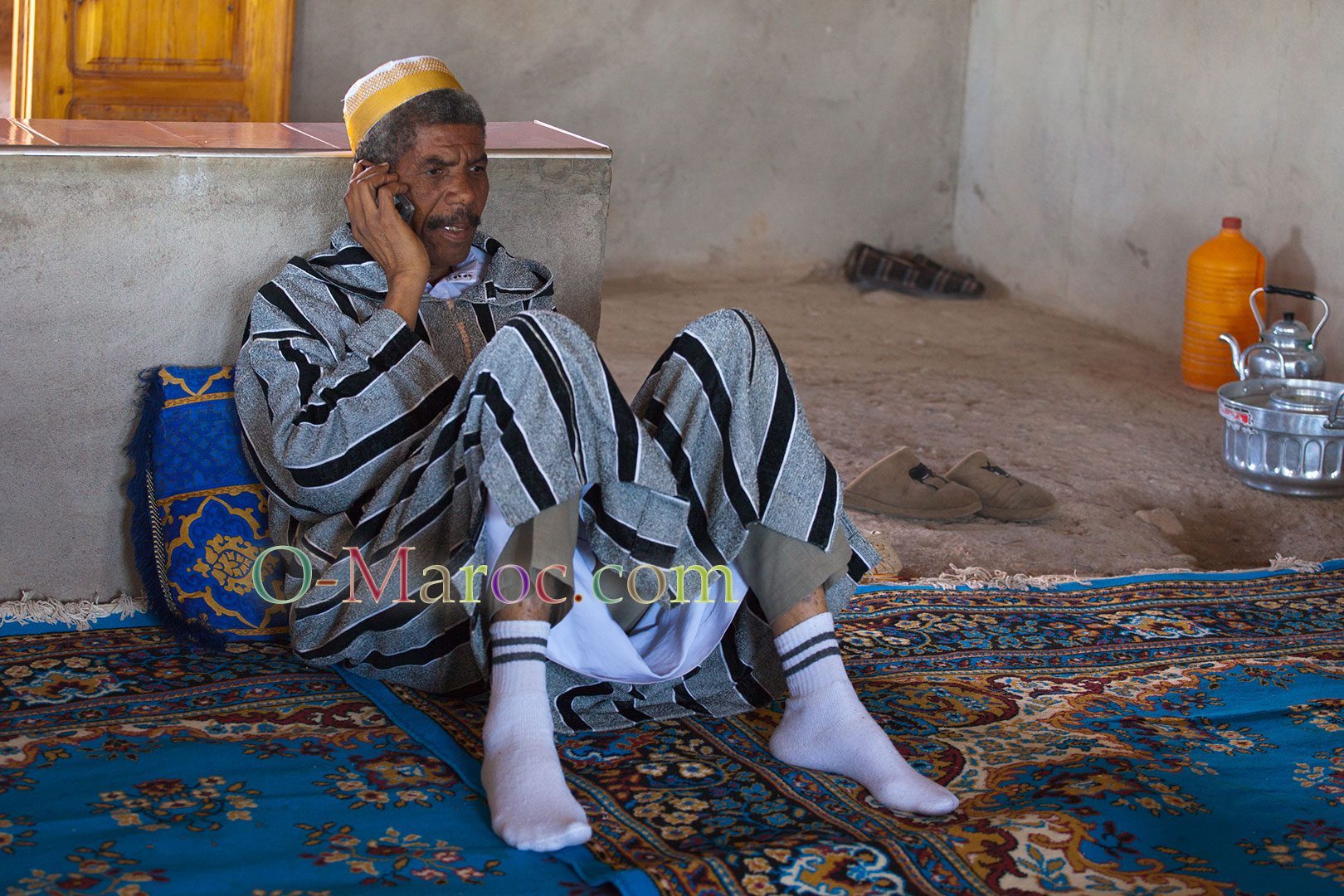Le téléphone portable chauffe pour échanger les nouvelles et les voeux de l'Aïd !
