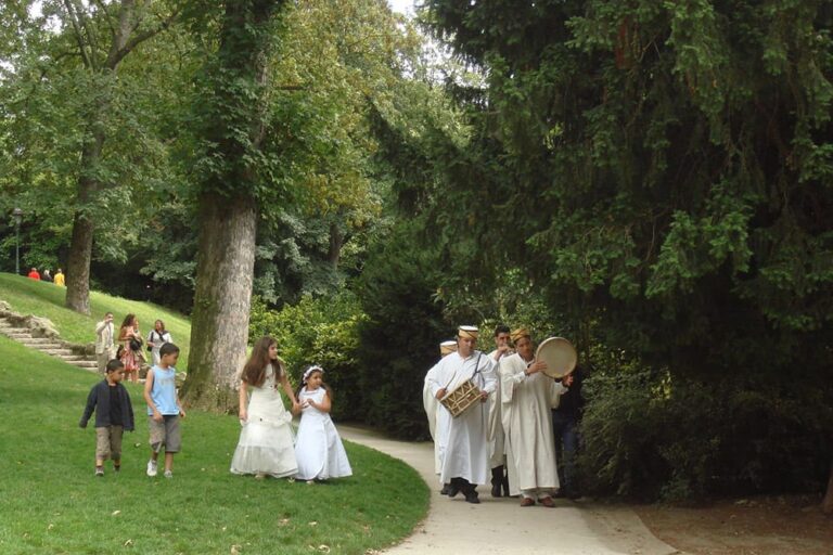 Groupe de musiciens marocains aux Buttes Chaumont