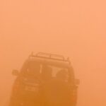 A deux mètres devant soi, un 4x4 presque invisible
