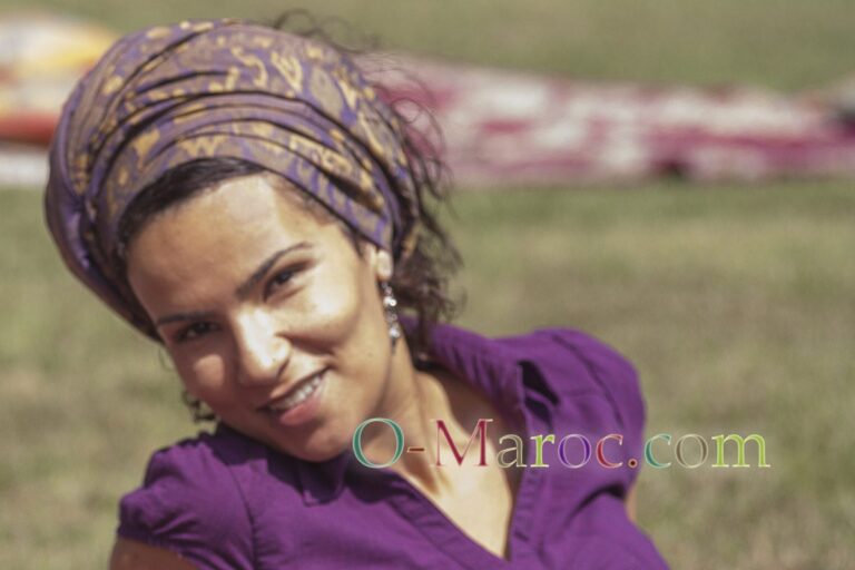 La chanteuse Oum dans un concert privé