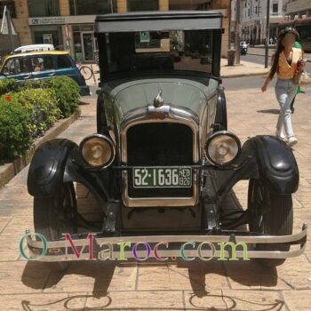 La Pontiac avec ses couleurs d'origine, noir et gris Arizona
