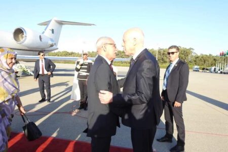 Brahim Ghali accueilli par Kais Saïed à Tunis