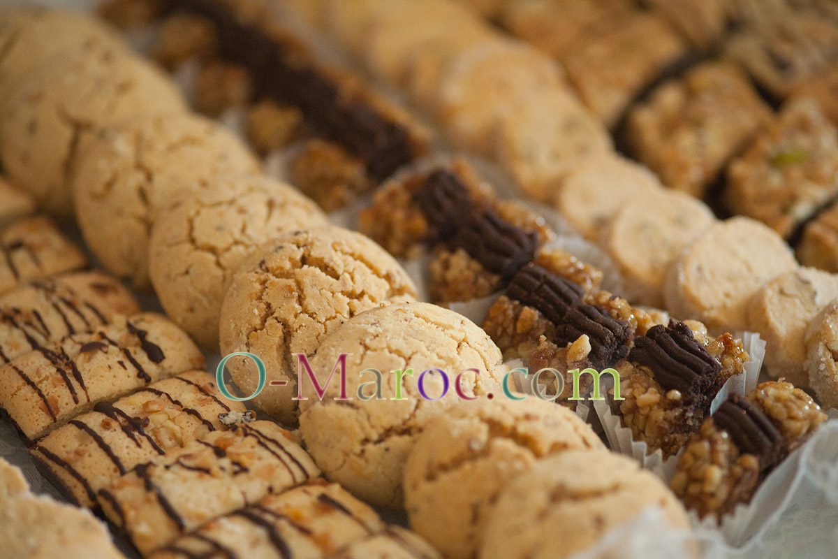 Plateau de pâtisseries marocaines
