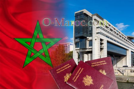 Ministère des Finances à Paris Bercy, drapeau marocain et passeports français