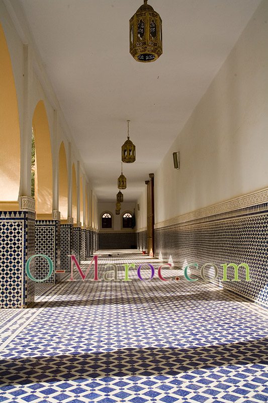 Les couloirs du Mausolée Moulay Ali Cherif