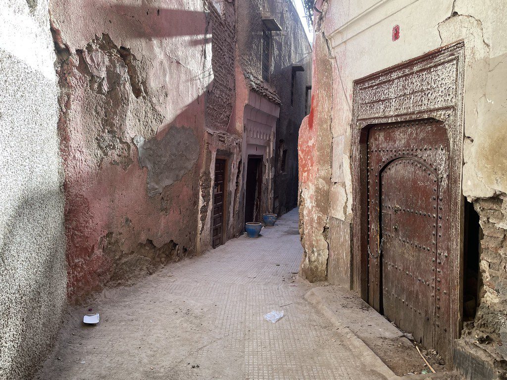 Ruelle étroite de la médina de Marrakech
