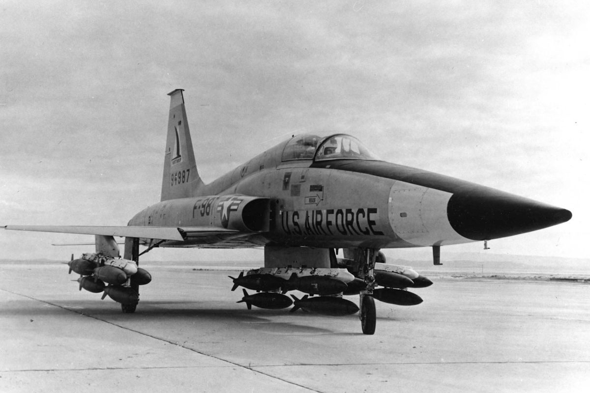 Un chasseur américain F5A, comme ceux qui ont attaqué le Boeing de Hassan II
