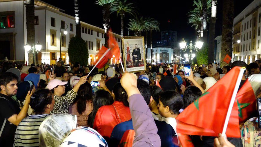Celebrations rues rabat 31 10 2025 La foule marocaine dans les rues de Rabat célèbre la résolution de l'ONU