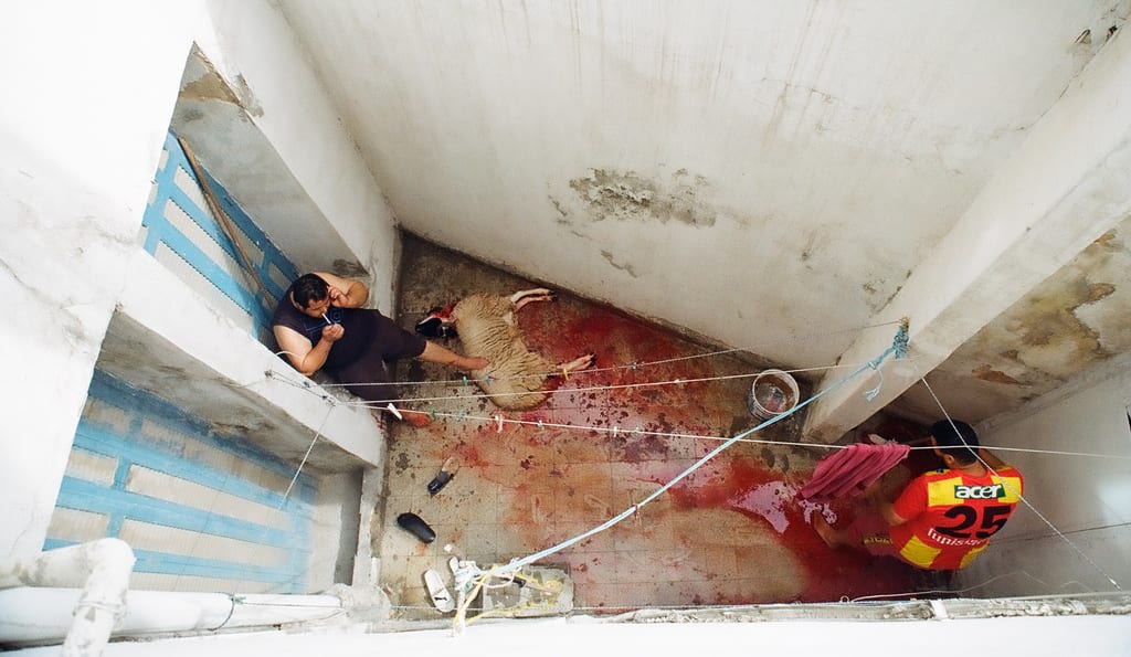 Aid El Kebir en ville, dans une petite cour
