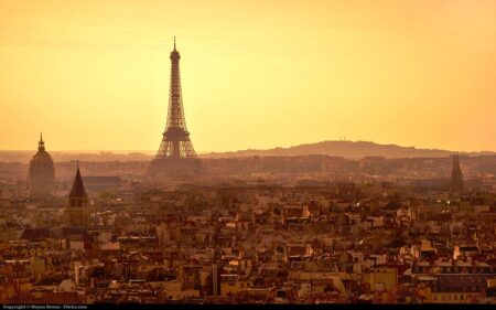 La Tour Eiffel, la colline de Saint Cloud et les toits de Paris