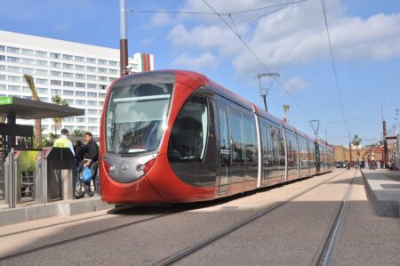 Rame du tramway de Casablanca à quai