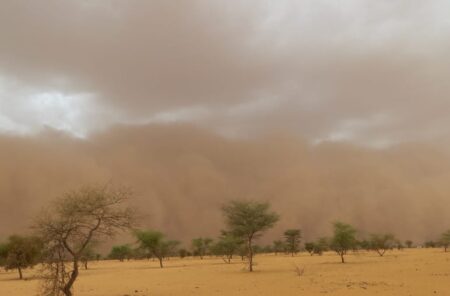 Tempête de sable dans le désert marocain